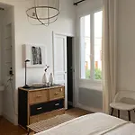 Bed & Breakfast La Boutique Mj Decoration Vous Propose De Decouvrir Ses Deux D'hotes