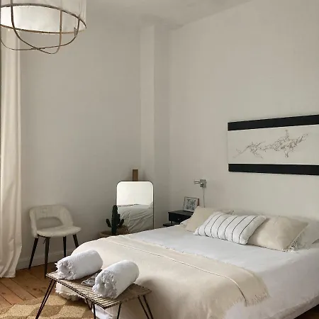 La Boutique Mj Decoration Vous Propose De Decouvrir Ses Deux D'hotes 住宿加早餐酒店 杜埃拉方丹