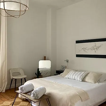 La Boutique Mj Decoration Vous Propose De Decouvrir Ses Deux D'hotes 住宿加早餐酒店 杜埃拉方丹