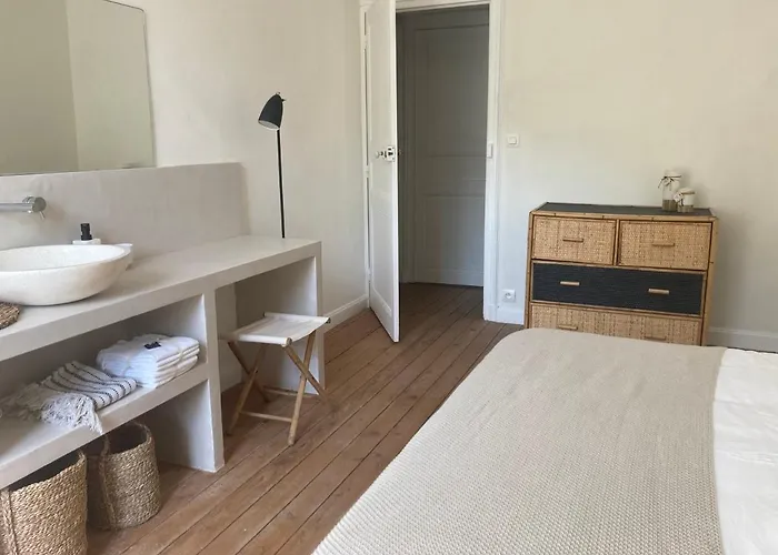 Bed & Breakfast La Boutique Mj Decoration Vous Propose De Decouvrir Ses Deux D'hotes 3*